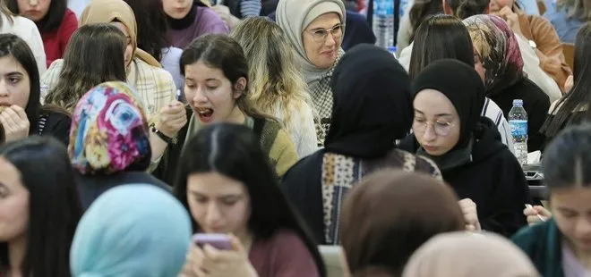 Emine Erdoğan Ankara’daki öğrencilerle birlikte iftar yaptı: Gözlerinizdeki inanç ve kararlılık yarınlara umut dolu bakmamızı sağlıyor