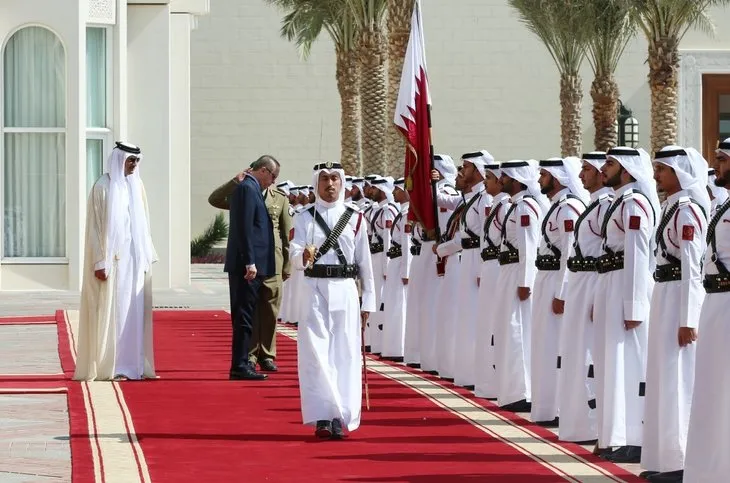 Cumhurbaşkanı Erdoğan, Katar Emiri Şeyh Temim tarafından törenle karşılandı