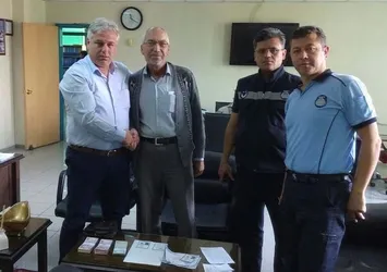 Manisa'da yerde bulduğu 50 bin lirayı zabıtaya teslim etti
