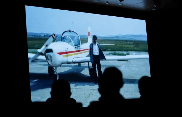 milli-sihalarin-oncu-ismi-ozdemir-bayraktar-anisina-belgesel-hazirlandi-1770476148204.jpg Milli SİHA'ların öncü ismi Özdemir Bayraktar anısına belgesel hazırlandı - 7