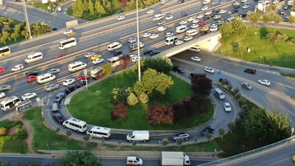 istanbulda-trafik-yogunlugu-yola-cikacaklar-dikkat-1630991808566.jpg İstanbul'da trafik yoğunluğu! Yola çıkacaklar dikkat - 2
