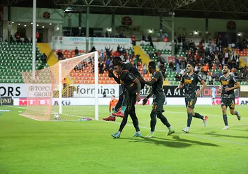 Alanyaspor - Kayserispor maçında tam 9 gol! Alanyaspor rahat kazandı