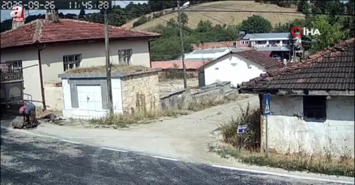 Hurdacılar köy meydanını çöplüğe çevirdi