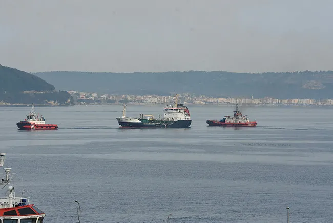 Çanakkale Boğazı'ndan geçen bir tankerde makine arızası - 2