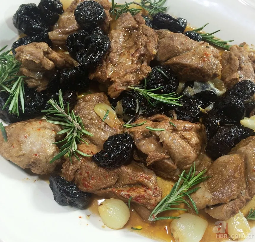 Kuru erikli et yemeği nasıl yapılır? Kuru erikli et tarifi 7