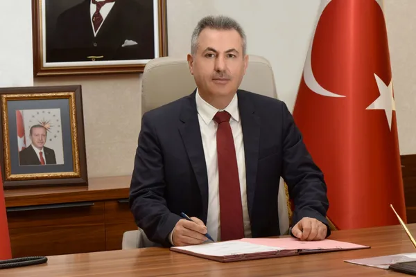 valilik-kararnamesi-baskan-erdoganin-imzasi-ile-resmi-gazetede-yayimlandi-57-valiye-yeni-gorevlendirme-1691619962375.jpg Valilik Kararnamesi Başkan Erdoğan'ın imzası ile Resmi Gazete'de yayımlandı! 57 valiye yeni görevlendirme... - 2