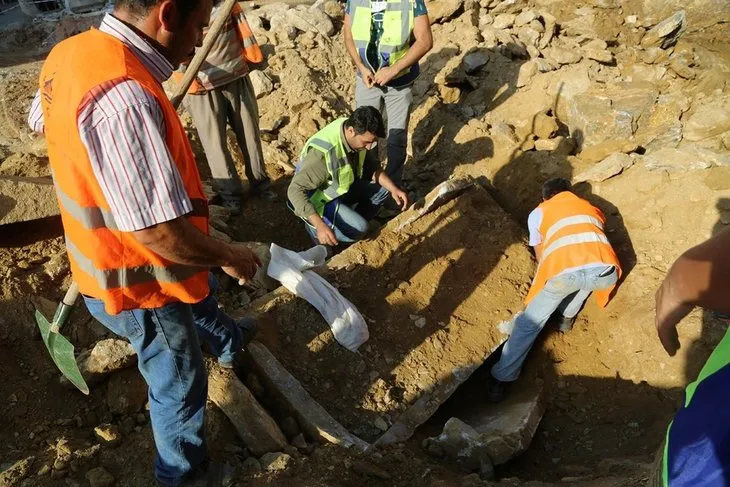 Muğla’da hafriyat kazısında 2 bin 400 yıllık hazine bulundu