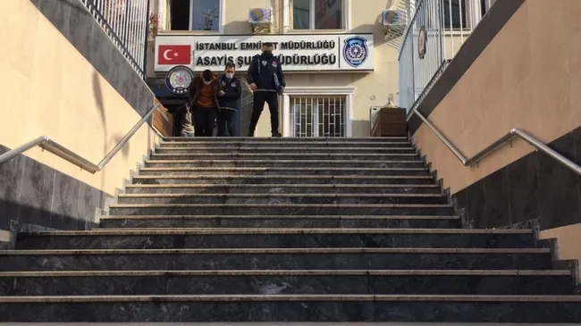 İstanbul’da perdeci kabusu! Eve girip önce darp ettiler sonra çalıp kaçtılar - 4
