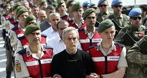 60 bin tutuklu tek tip kıyafet giyecek