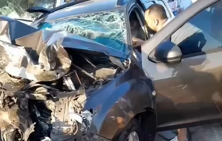 İzmir’de makas dehşeti! Tatil dönüşü feci kaza | Kaza anı kameralarda