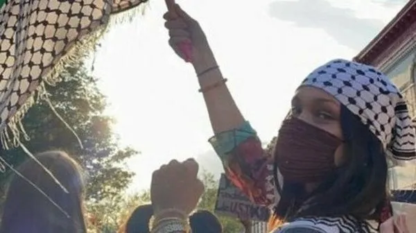 cocuklari-katleden-teror-devleti-israil-filistine-destek-veren-bella-hadide-saldirdi-1621252277550.jpg Çocukları katleden terör devleti İsrail, Filistin’e destek veren Bella Hadid’e saldırdı - 5