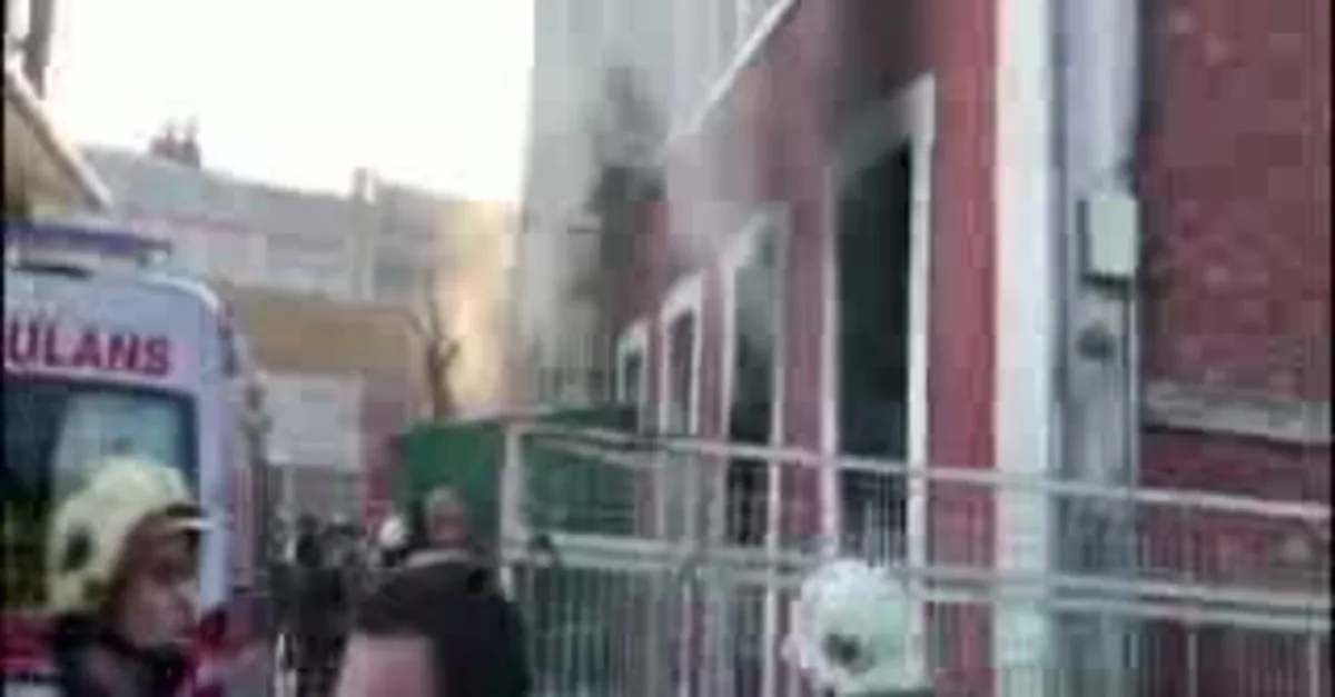 Tarihi Sirkeci Garı'nda korkutan yangın
