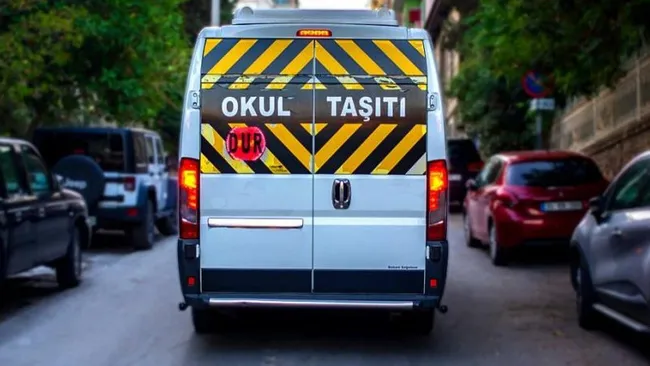İstanbul’da zammı beğenmeyen servisçiler işi bıraktı!