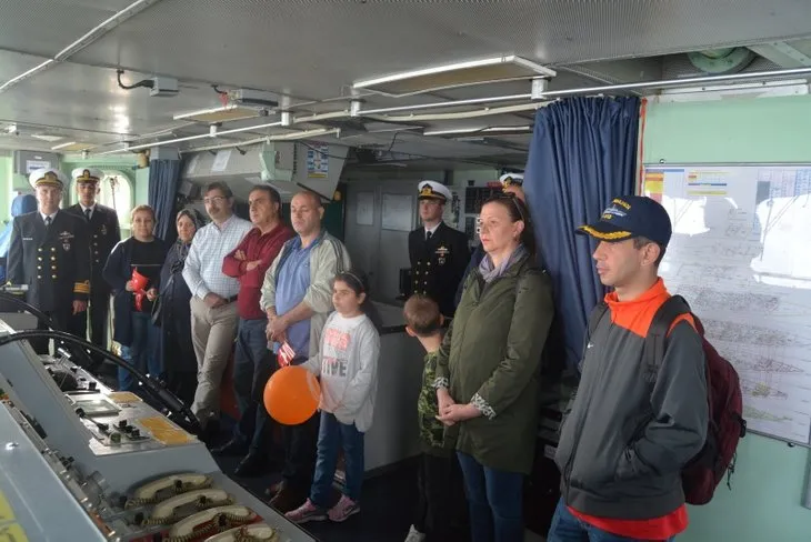 Donanma gemileri vatandaşların ziyaretine açıldı