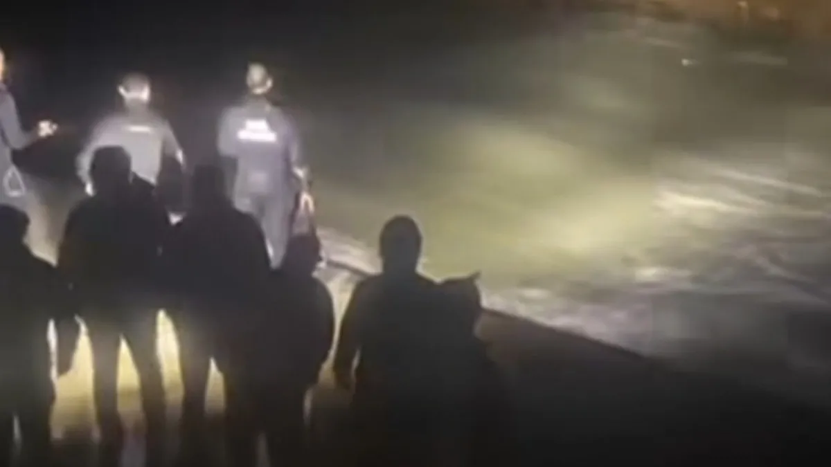 Kuşadası'nda feci olay! Kuvvetli fırtına işçileri denize savurdu