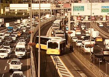 İstanbul'da metrobüs kazası