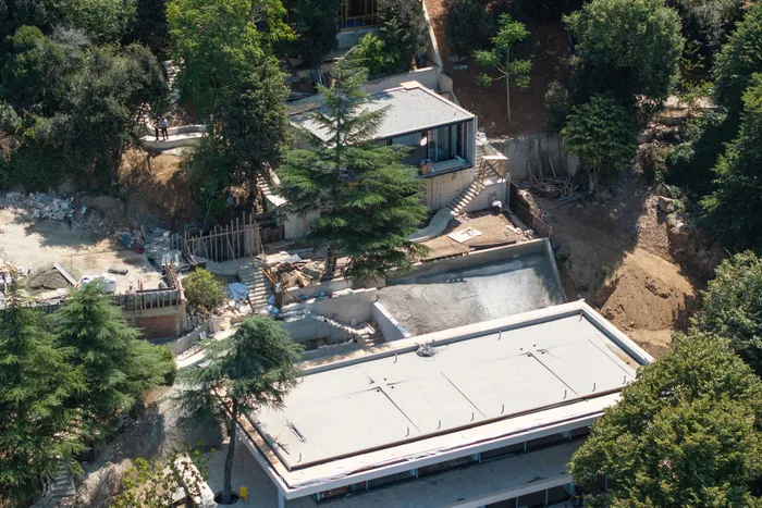 Boğaz’da izinsiz inşaata soruşturma! Vaniköy’deki yapıya İBB göz yumdu! İnşaatın sahibi Paris gezisinin sponsoru mu?