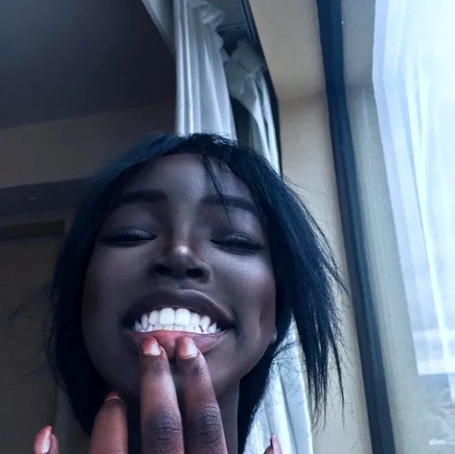 Gören oyun karakteri sandı! Gözlerinin rengi hayran bıraktı