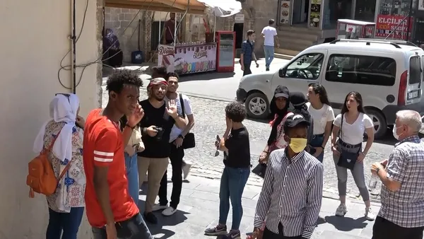 turistler-hafta-sonu-mardine-akin-etti-1628945206496.jpg Turistler hafta sonu Mardin’e akın etti - 3