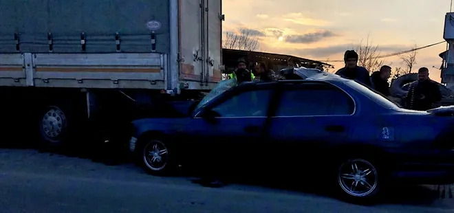 Sakarya'da feci kaza: Duran kamyona çarptı canından oldu