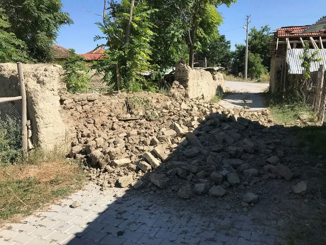 Denizli'deki depremde yaralanan 27 kişi hastanelere başvurdu - 3