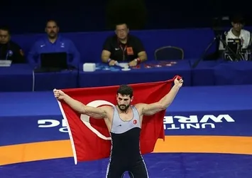 Başkan Erdoğan, şampiyon güreşçiyi kutladı