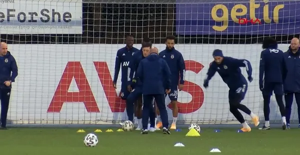 Son dakika: Fenerbahçe'nin yeni transferi Mesut Özil ilk idmanına çıktı - 6