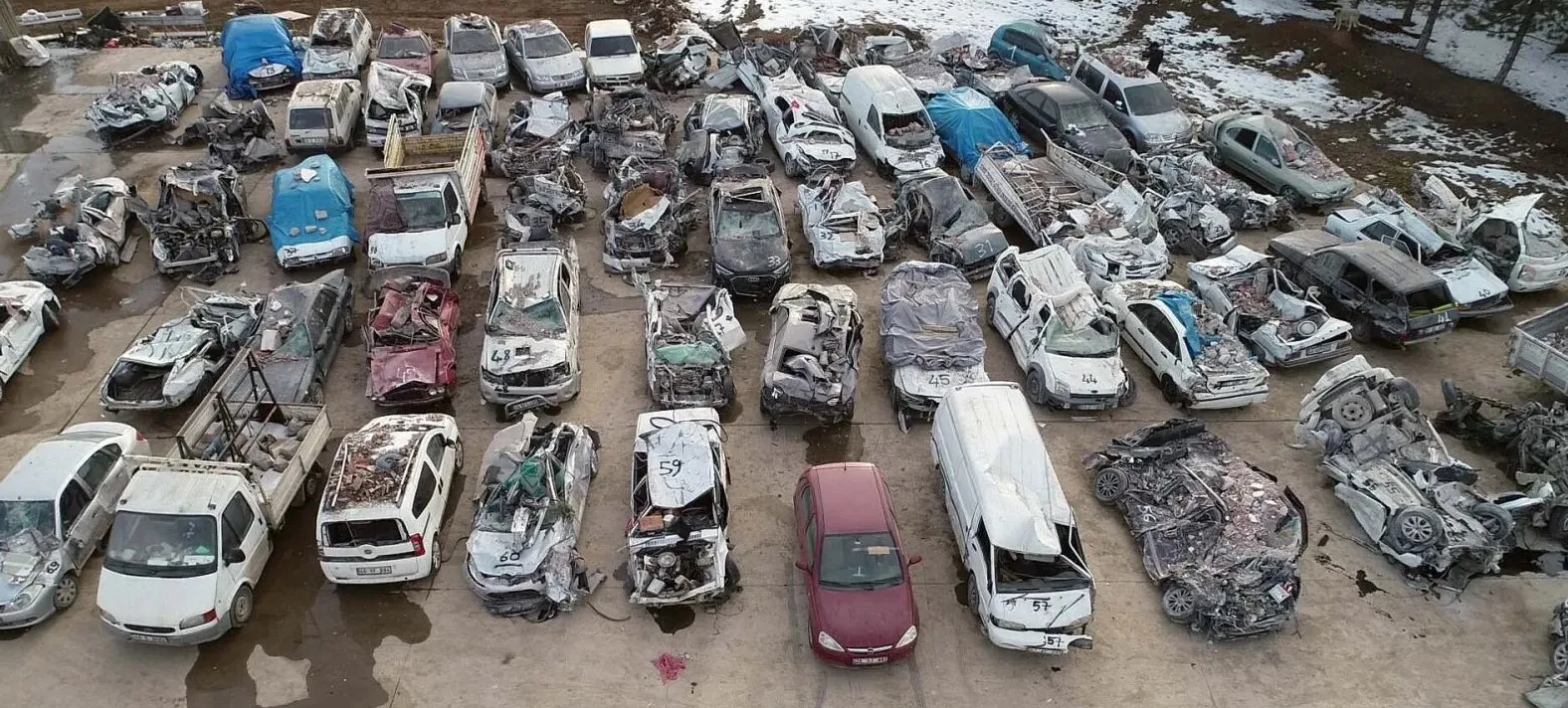 Depremde hasar alan araçlar ne olacak? Sigorta şirketlerine kritik çağrı: Hak sahiplerine acilen ödeme yapın