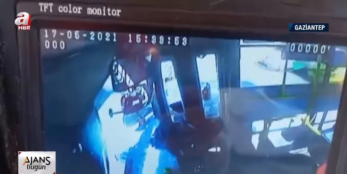 Son dakika: Otobüs şoförü trafikte saldırıya uğradı - 1