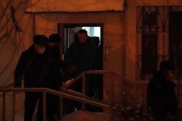 Rusya'nın Navalny operasyonunun görüntüleri ortaya çıktı! Karakolda mahkeme kurdular ve... - 1