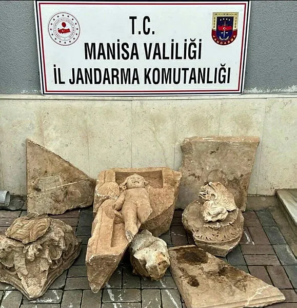 Manisa’da Roma dönemine ait kabartma ele geçirildi