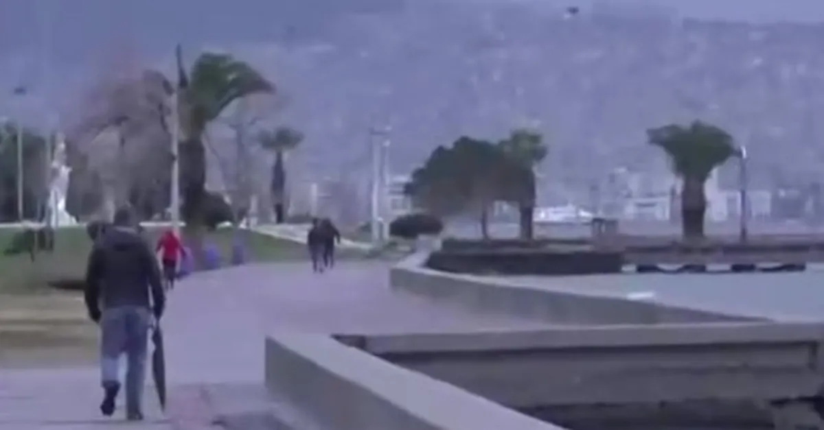 İzmir'de sağanak etkili oldu
