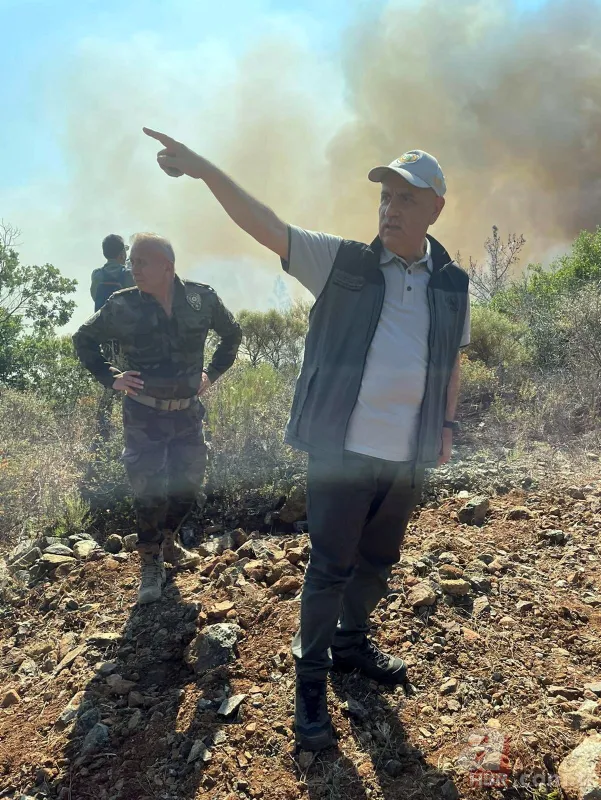 Marmaris'te orman yangını! Havadan ve karadan müdahale sürüyor | Bölgeye yakın yerleşim alanındaki evler tahliye edildi | A Haber bölgede 12