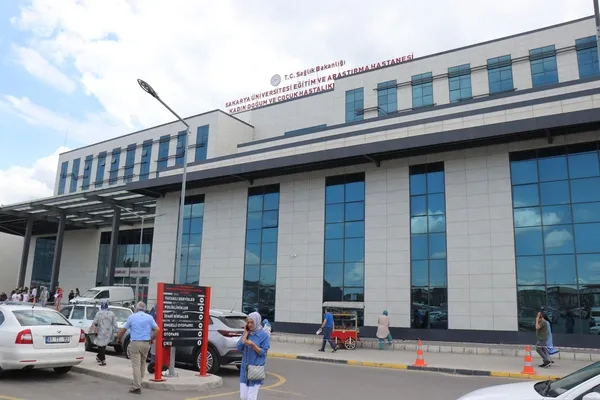 sakaryada-dehsete-dusuren-olay-sokak-kopegini-vurmak-istedi-3-kucuk-cocugu-vurdu-1659445239807.jpg Sakarya’da dehşete düşüren olay! Sokak köpeğini vurmak istedi 3 küçük çocuğu vurdu - 1