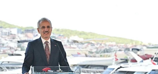 Bakan Abdulkadir Uraloğlu Yeni Foça Yat Limanı’nı hizmete açtı