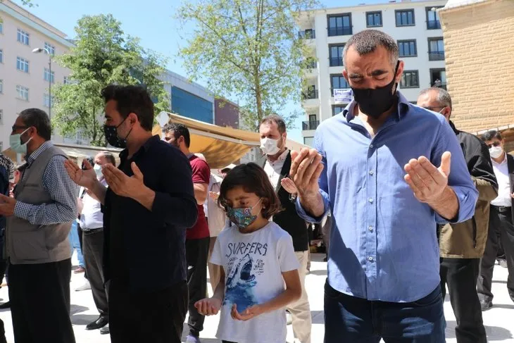 Son dakika | Türkiye Filistin için tek yürek oldu! Eller semaya Mescid-i Aksa için kalktı