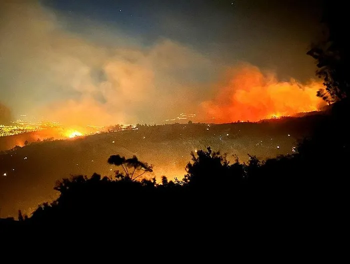 hatayda-orman-yangini-valilikten-aciklama-alevlere-evlere-sicradi-1730569522282.jpeg Hatay'da orman yangını! Ekiplerin canhıraş mücadelesi sürüyor | Can kaybı var mı? Valilikten açıklama