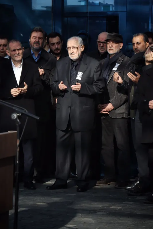 Hıncal Uluç 83 yaşında hayatını kaybetti! Turkuvaz Medya önünde tören düzenlendi! Ağabeyinden duygulandıran sözler