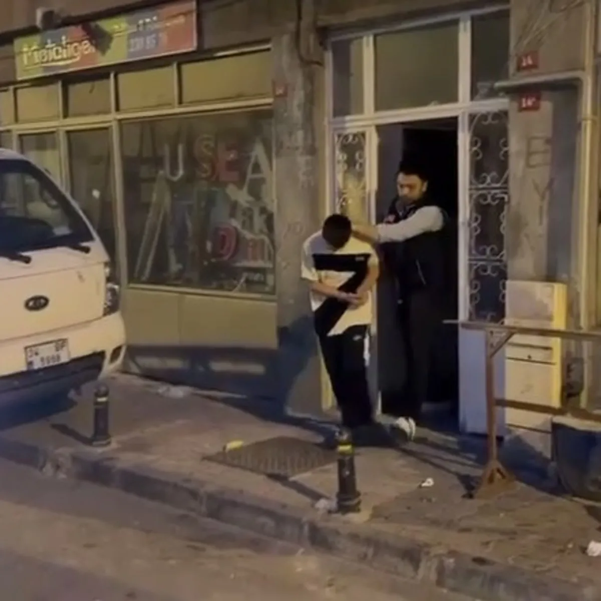 'Şapkalılar' çetesine eş zamanlı baskın!
