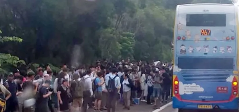 Hong Kong'da iki otobüs çarpıştı : 77 yaralı