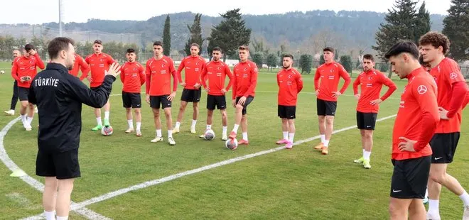 Ümit Milli Futbol Takımı günü çift antrenmanla tamamladı