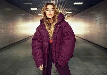 Hadise’ye dost kazığı