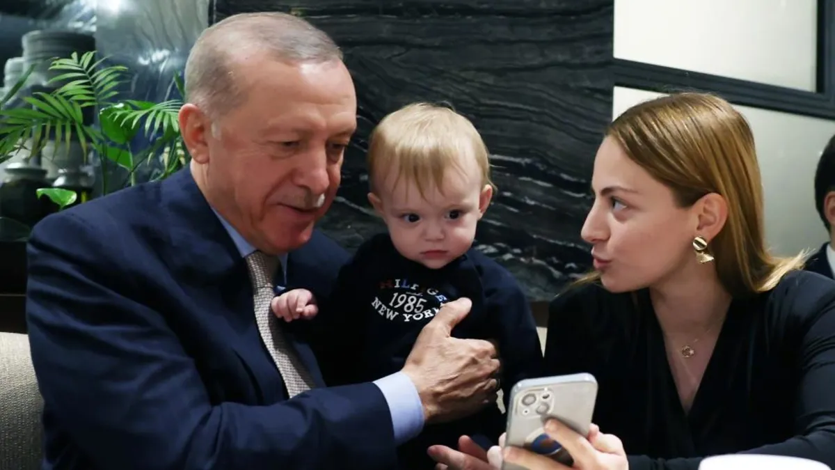 Başkan Erdoğan'a kafede büyük ilgi: Gençlerle buluştu