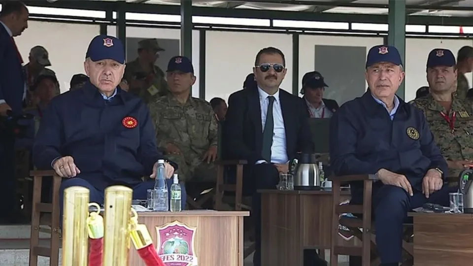 İzmir'de nefes kesen Efes-2022 Tatbikatı: Atina'ya net mesaj! Başkan Erdoğan da katıldı