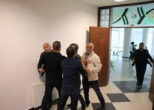 Denizlispor basın toplantısını silahla bastılar