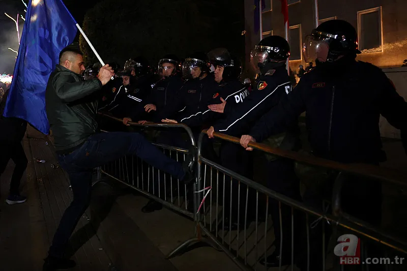 Tiran'da yolsuzluk iddiaları sokakları karıştırdı! Arnavutluk'ta Edi Rama hükümetine istifa çağrısı 4