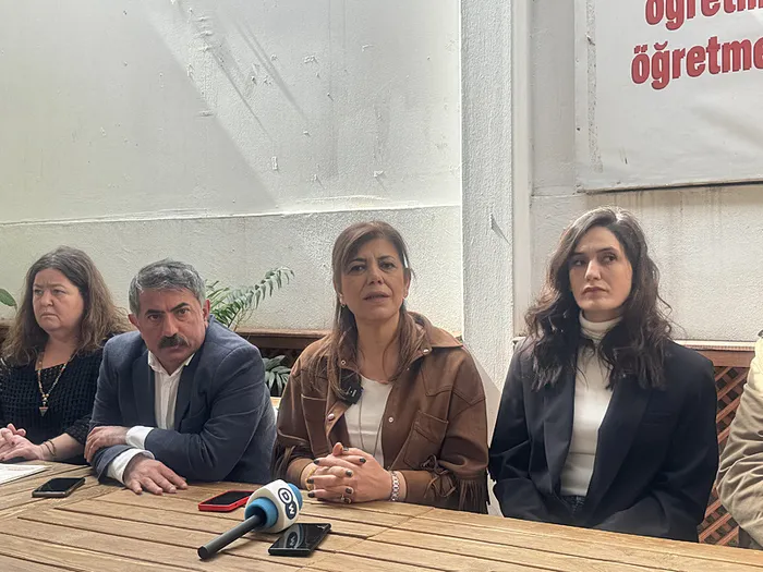 1711914332092.jpg İstanbul kirli ittifaka teslim! DEM Parti İBB adayı Beştaş'tan itiraf gibi açıklama: İmamoğlu bu oylar benimdir demesin sakın - 2