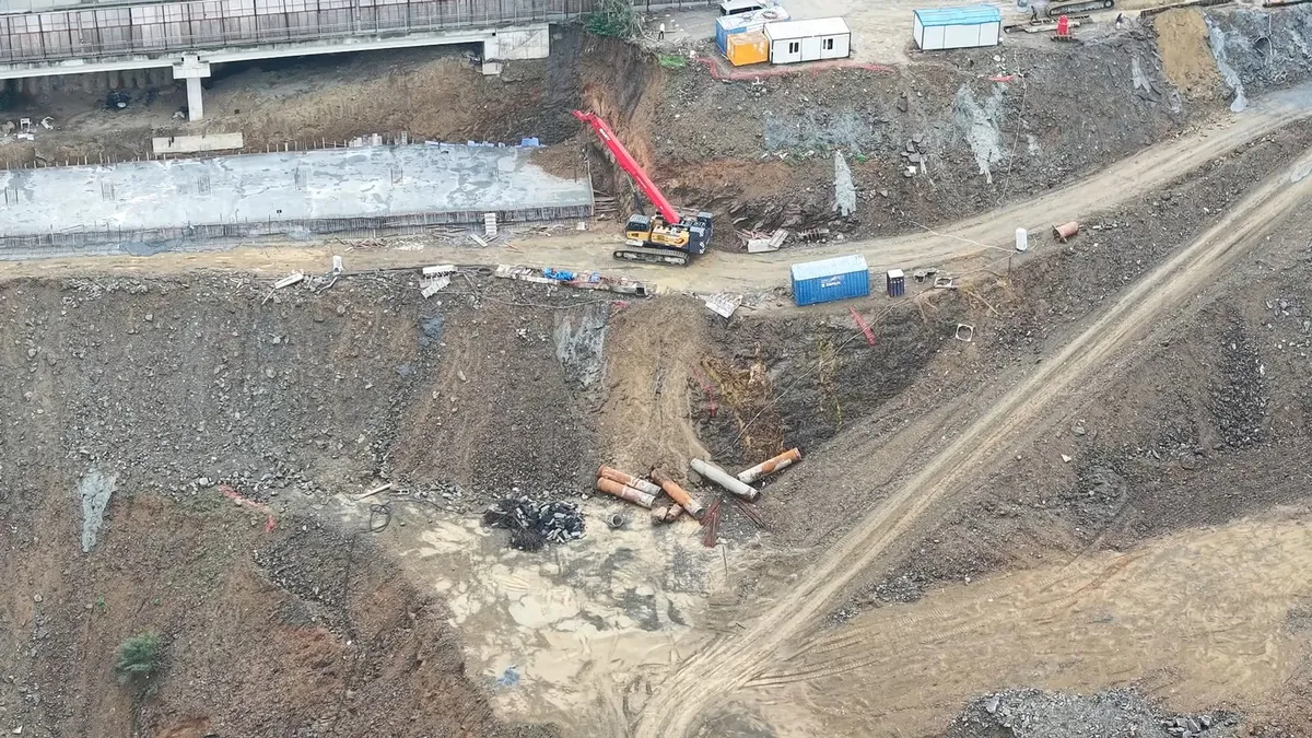 Kağıthane’de selde kayan toprak kaldırılıyor! - 1