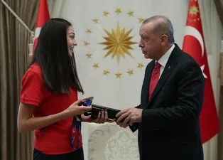 Başkan Erdoğan dünya şampiyonu tekvandocu İrem Yaman'ı kabul etti