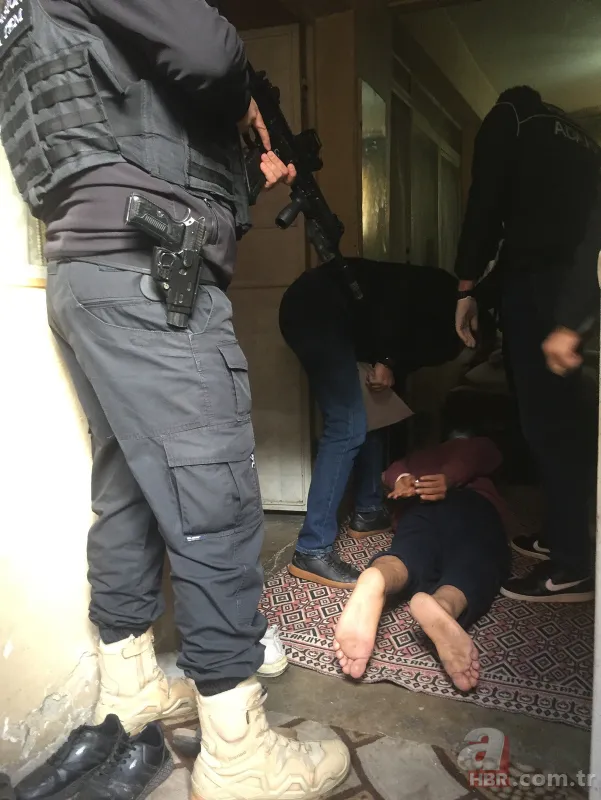 Adana’da zehir tacirlerine gündüz vakti film sahnelerini aratmayan operasyon! 11 zanlı yakalandı 4